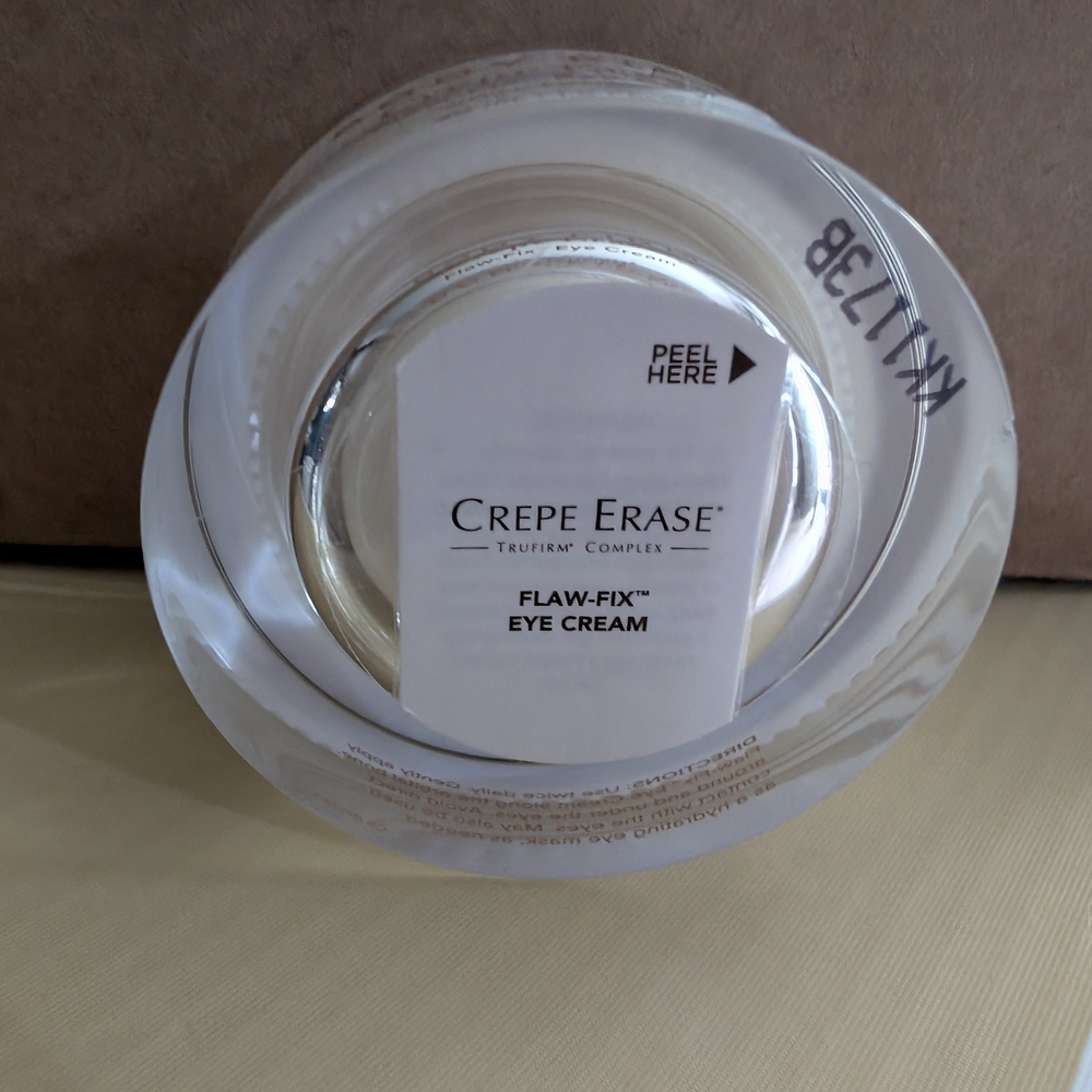 Crepe Erase Flaw Fix Eye Cream - Elegant White and Gold - Picture 4 of 5